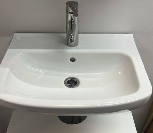 Kylpyhuoneen pesualtaan vaihto Helsingissä